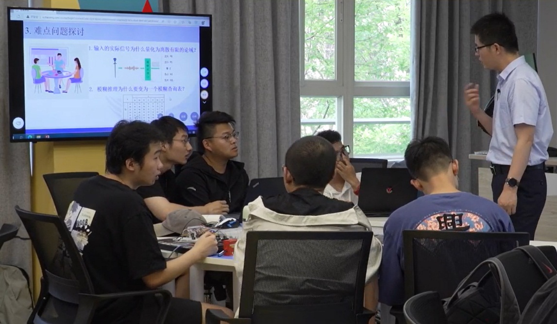 https://www.kmust.edu.cn/__local/5/47/20/3BE9E2DAFFCEAC39012EAE1947D_855EB083_88A46.jpg