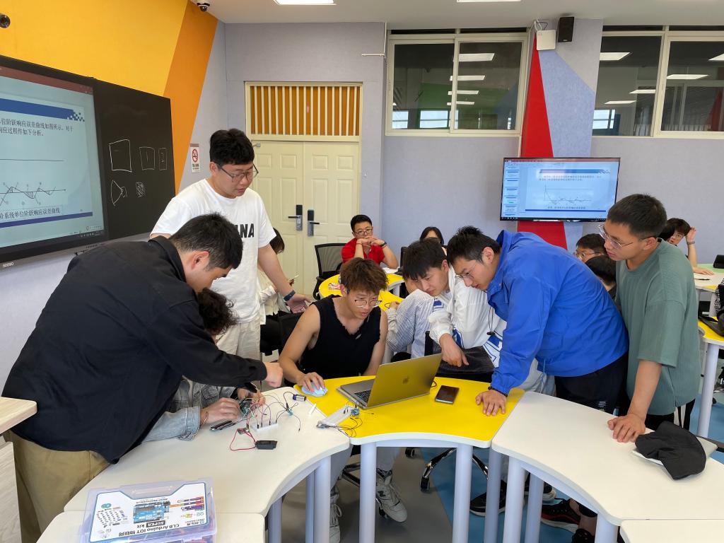 https://www.kmust.edu.cn/__local/5/5F/6F/03BB599BC318C529B11BEF3EE0C_3C4F4FF6_1A9D6.jpg