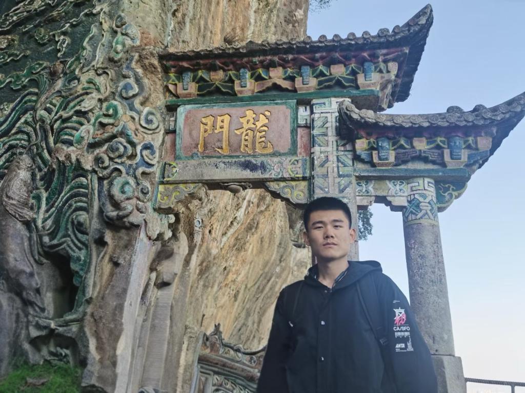 计算机科学与技术刘华伟西山龙门合影.jpg