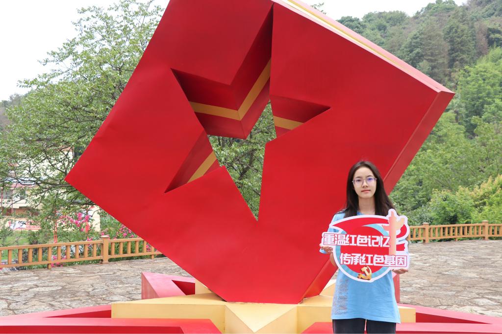 电子221-李忠婕-三下乡.jpg